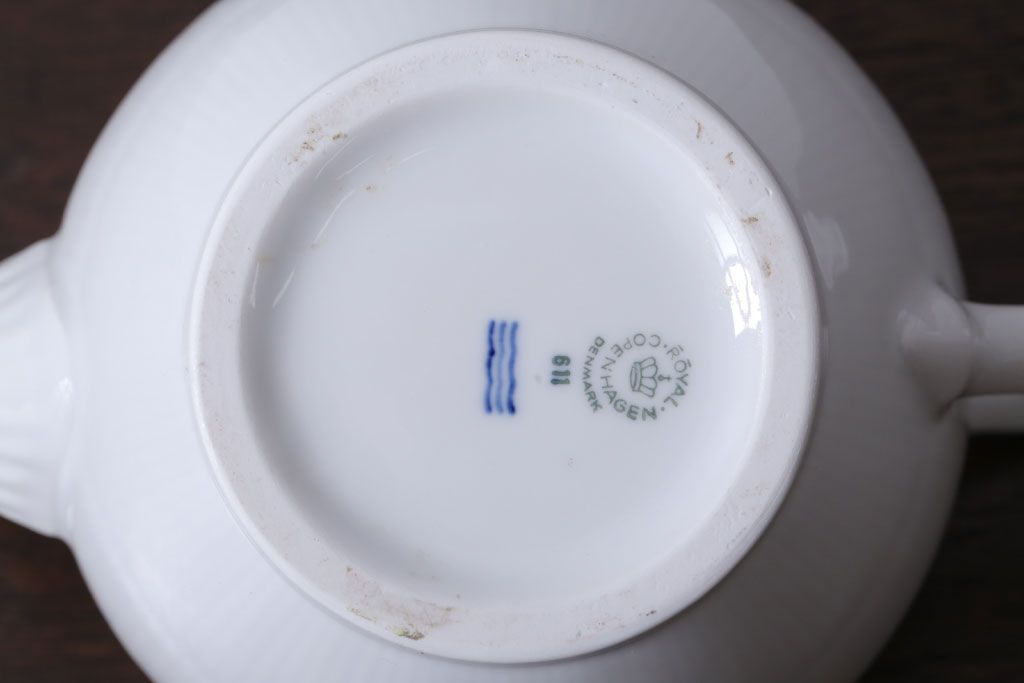 アンティーク雑貨　中古　ROYAL COPENHAGEN(ロイヤルコペンハーゲン)　WHITE FLUTED HALF LACE(ホワイトフルーテッド・ハーフレース) ポット・クリーマー2点セット(洋食器)