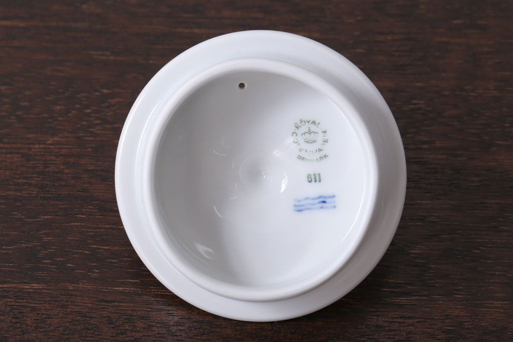 アンティーク雑貨　中古　ROYAL COPENHAGEN(ロイヤルコペンハーゲン)　WHITE FLUTED HALF LACE(ホワイトフルーテッド・ハーフレース) ポット・クリーマー2点セット(洋食器)