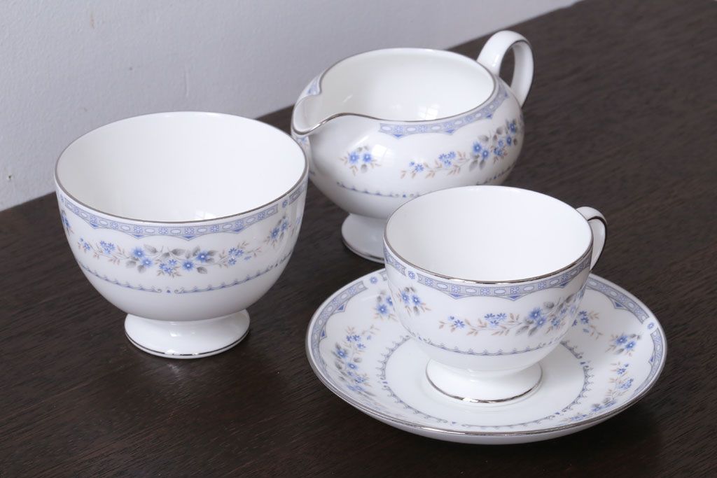 中古　イギリス　Wedgwood(ウェッジウッド)　GARDENIA(ガーデニア)　カップ&ソーサー・シュガー・クリーマー(洋食器)