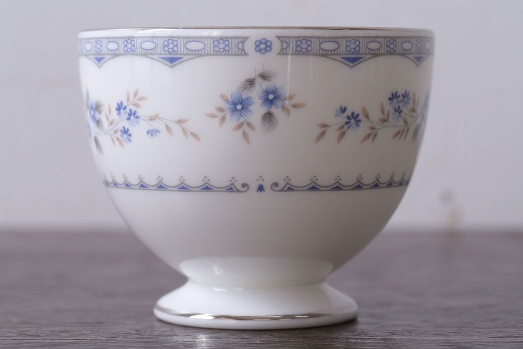 中古　イギリス　Wedgwood(ウェッジウッド)　GARDENIA(ガーデニア)　カップ&ソーサー・シュガー・クリーマー(洋食器)