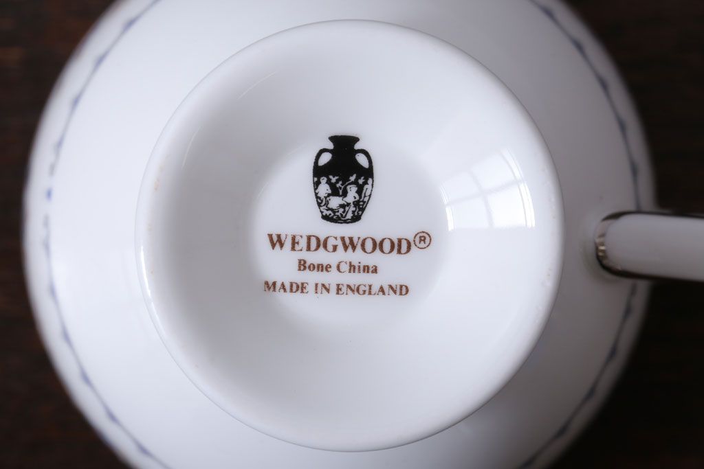 中古　イギリス　Wedgwood(ウェッジウッド)　GARDENIA(ガーデニア)　カップ&ソーサー・シュガー・クリーマー(洋食器)