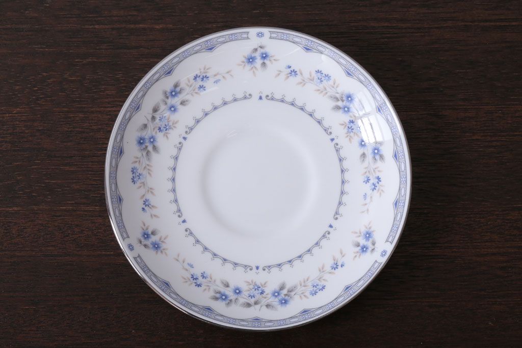 中古　イギリス　Wedgwood(ウェッジウッド)　GARDENIA(ガーデニア)　カップ&ソーサー・シュガー・クリーマー(洋食器)