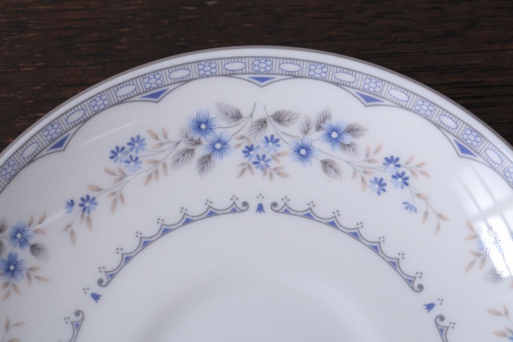 中古　イギリス　Wedgwood(ウェッジウッド)　GARDENIA(ガーデニア)　カップ&ソーサー・シュガー・クリーマー(洋食器)