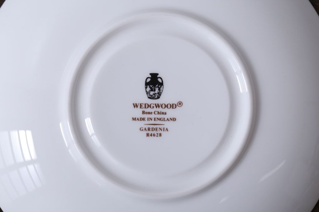 中古　イギリス　Wedgwood(ウェッジウッド)　GARDENIA(ガーデニア)　カップ&ソーサー・シュガー・クリーマー(洋食器)