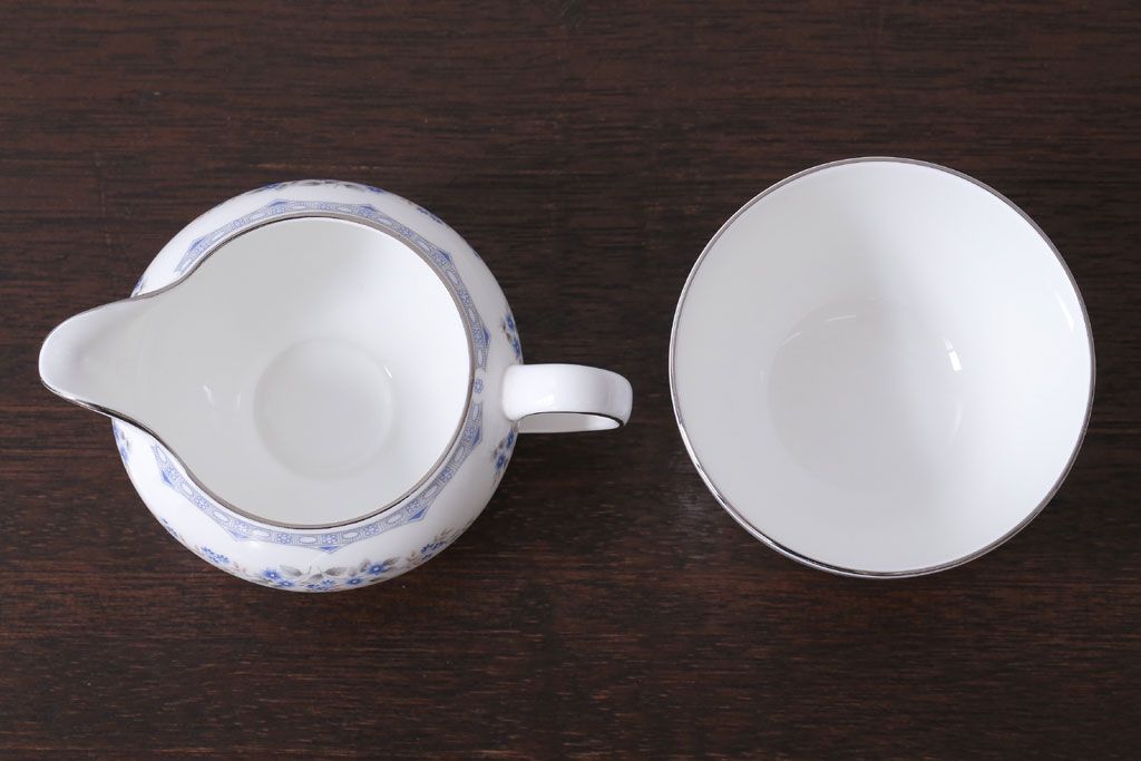 中古　イギリス　Wedgwood(ウェッジウッド)　GARDENIA(ガーデニア)　カップ&ソーサー・シュガー・クリーマー(洋食器)