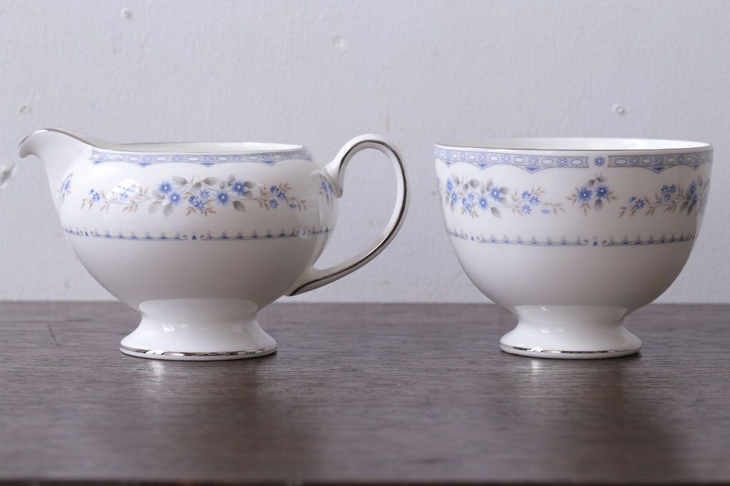 中古　イギリス　Wedgwood(ウェッジウッド)　GARDENIA(ガーデニア)　カップ&ソーサー・シュガー・クリーマー(洋食器)