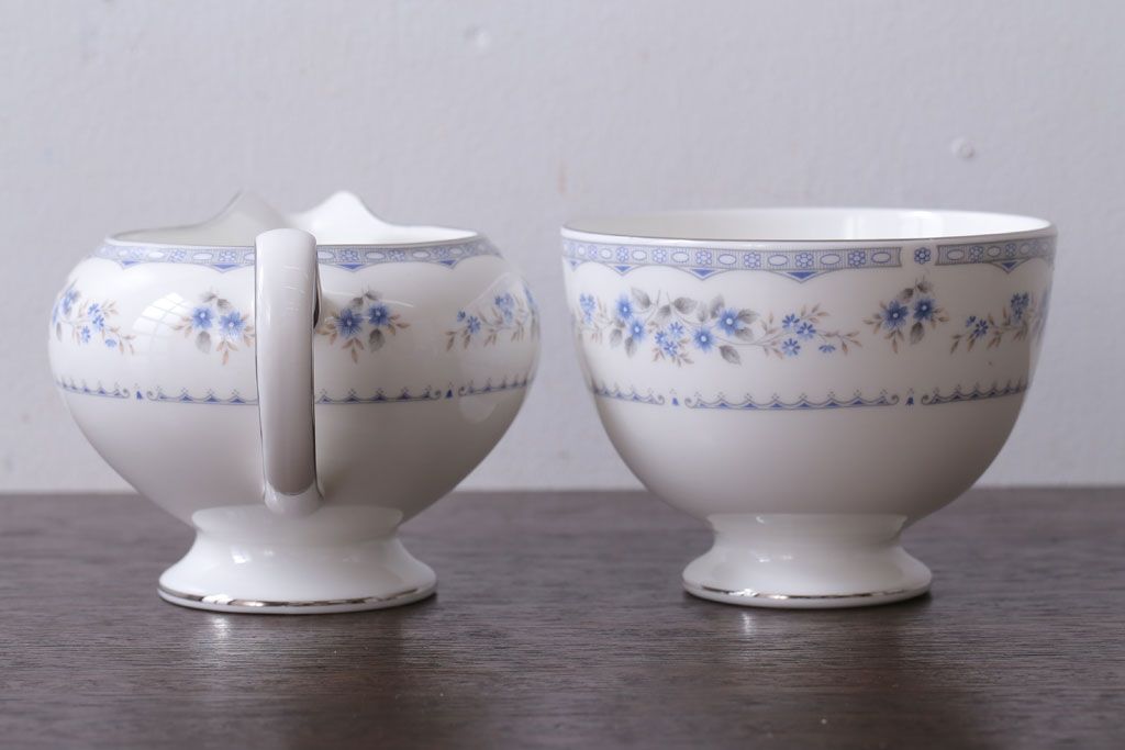 中古　イギリス　Wedgwood(ウェッジウッド)　GARDENIA(ガーデニア)　カップ&ソーサー・シュガー・クリーマー(洋食器)