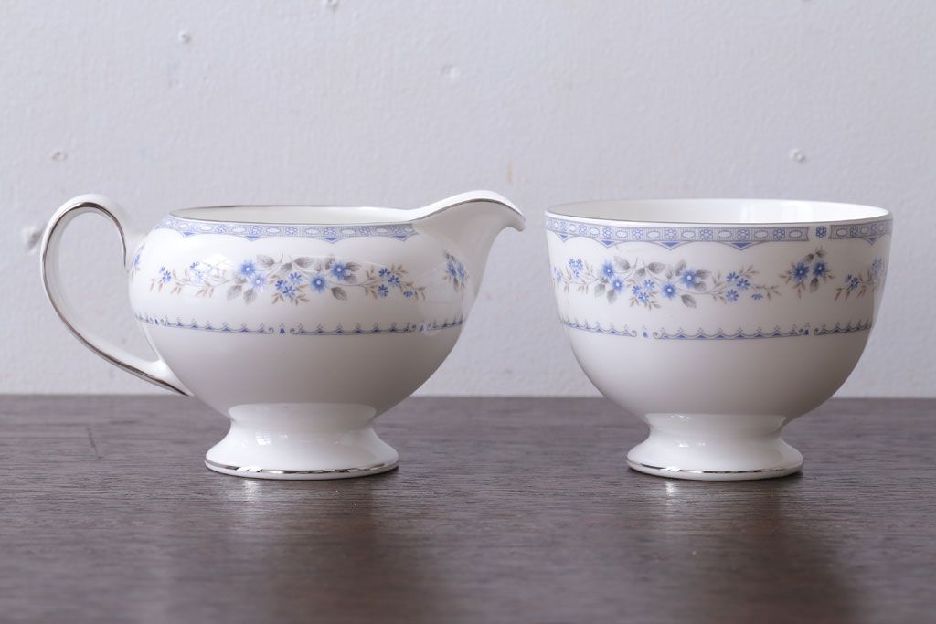 中古　イギリス　Wedgwood(ウェッジウッド)　GARDENIA(ガーデニア)　カップ&ソーサー・シュガー・クリーマー(洋食器)