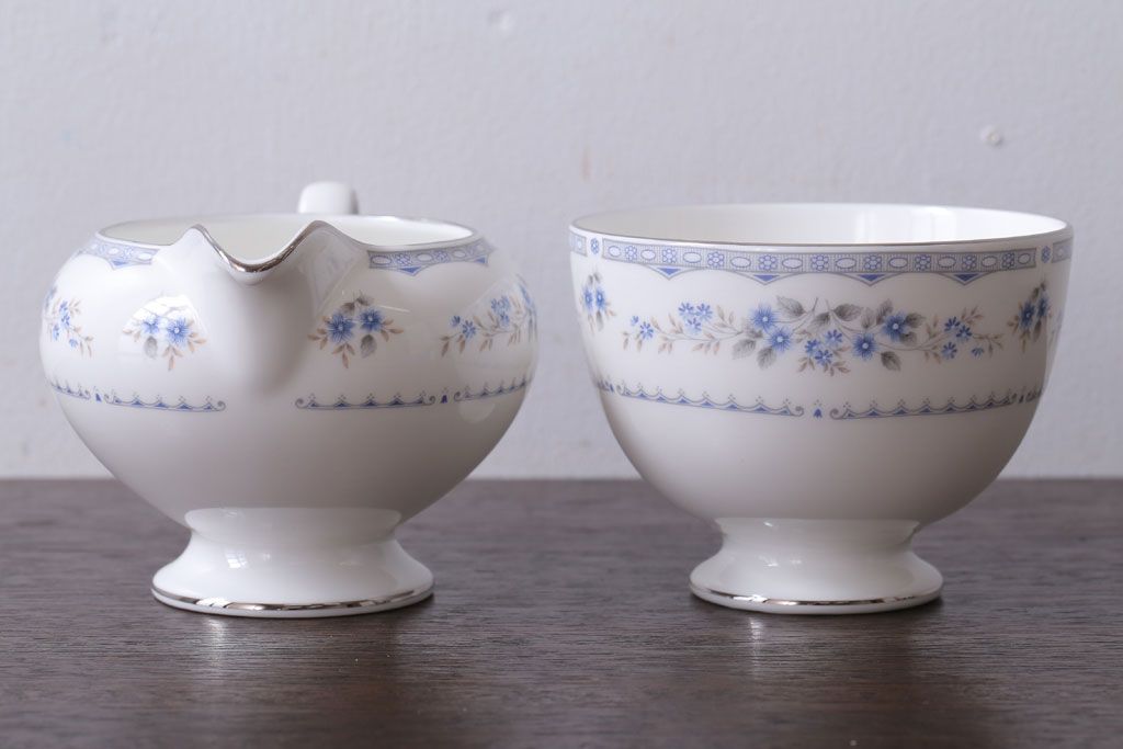 中古　イギリス　Wedgwood(ウェッジウッド)　GARDENIA(ガーデニア)　カップ&ソーサー・シュガー・クリーマー(洋食器)