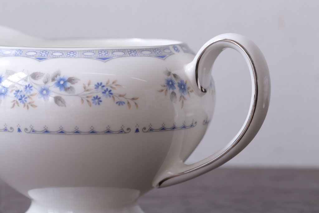 中古　イギリス　Wedgwood(ウェッジウッド)　GARDENIA(ガーデニア)　カップ&ソーサー・シュガー・クリーマー(洋食器)