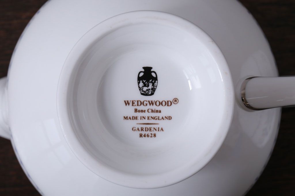 中古　イギリス　Wedgwood(ウェッジウッド)　GARDENIA(ガーデニア)　カップ&ソーサー・シュガー・クリーマー(洋食器)