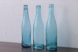 アンティーク雑貨　昭和レトロ　青色!気泡入りの古いガラス瓶3本セット(2)