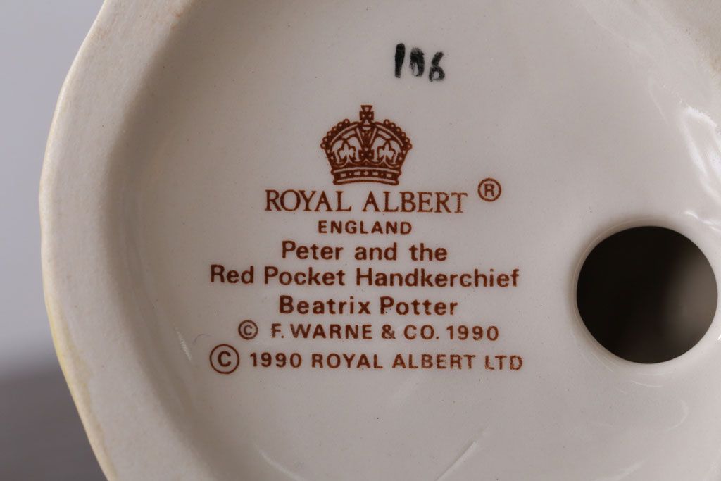 アンティーク雑貨　中古　ROYAL ALBERT(ロイヤルアルバート)　ピーターラビット　フィギュリン　2点セット