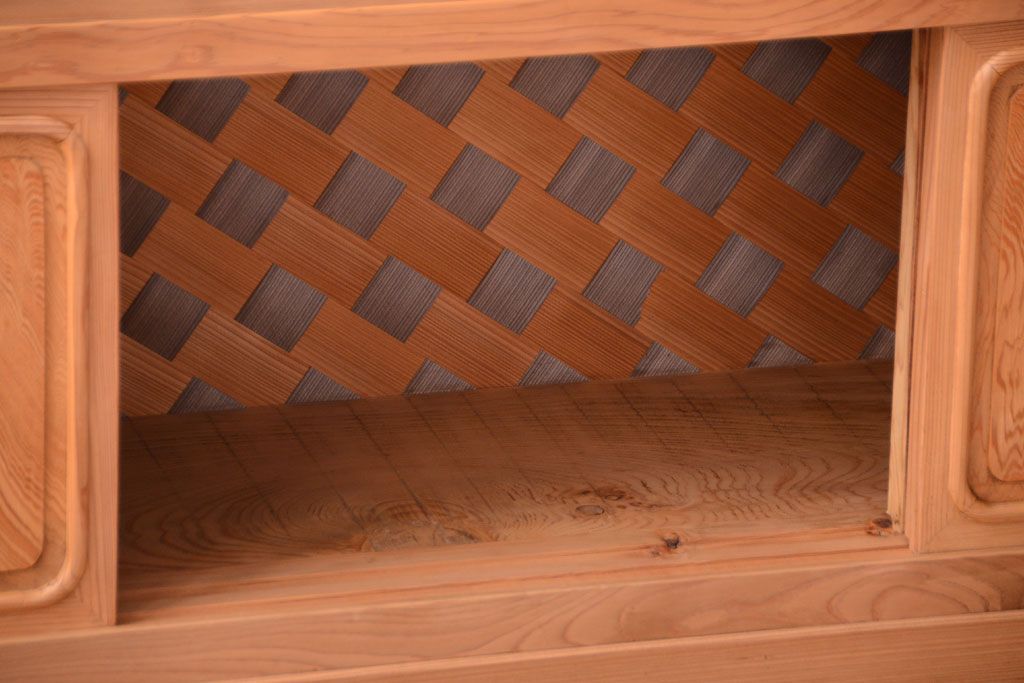 中古　民芸家具　屋久杉製の上品な木味戸棚(茶棚・飾り棚・収納棚)(2)