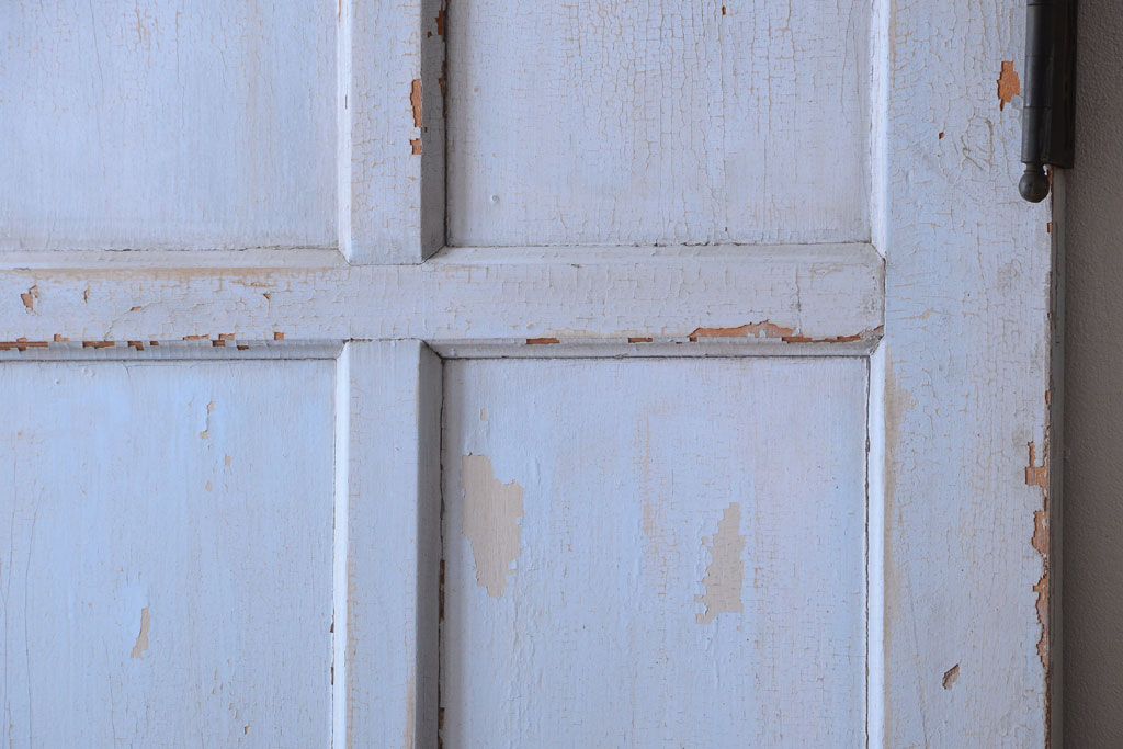 アンティークペイント　古いペンキのレトロなドア