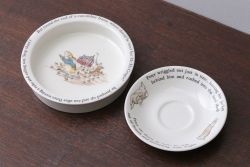 アンティーク雑貨　中古　イギリスWedgwood(ウェッジウッド)　ピーターラビット　深皿とティーカップソーサー2点セット