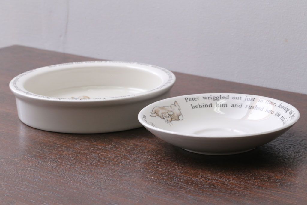 アンティーク雑貨　中古　イギリスWedgwood(ウェッジウッド)　ピーターラビット　深皿とティーカップソーサー2点セット