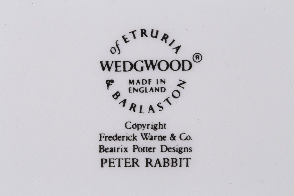 アンティーク雑貨　中古　イギリスWedgwood(ウェッジウッド)　ピーターラビット　深皿とティーカップソーサー2点セット