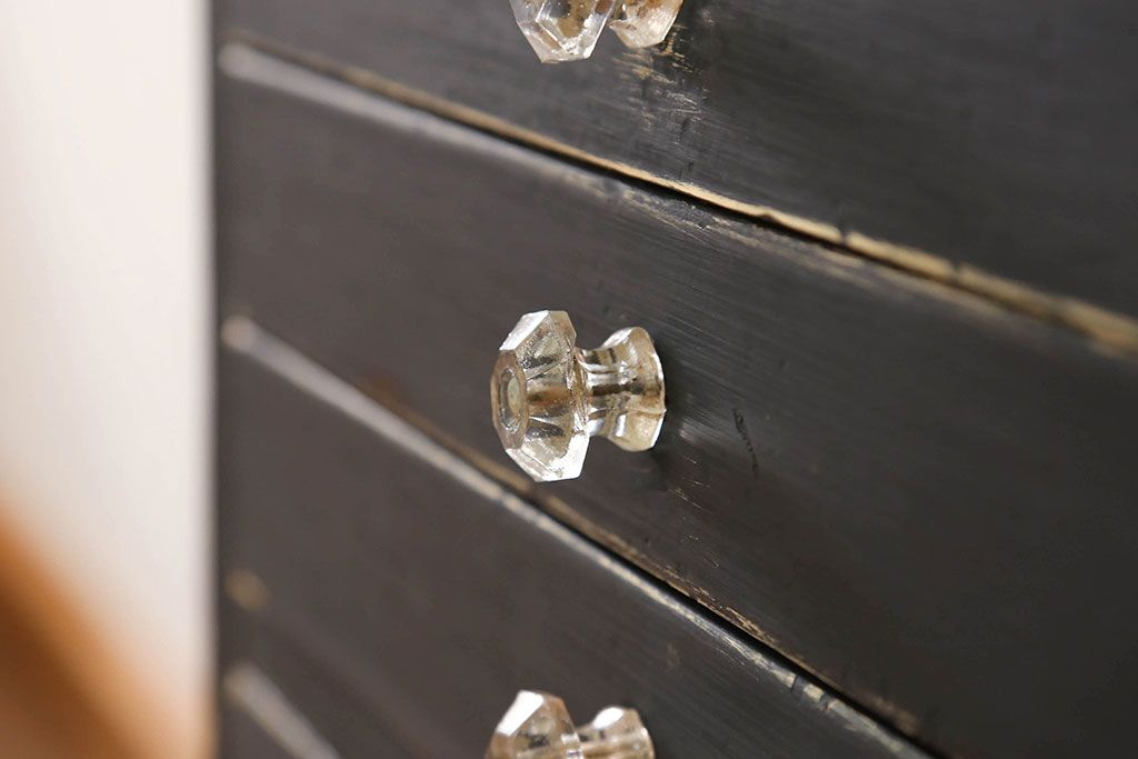 アンティーク家具　アンティークペイント ガラスの取っ手付き ダイヤガラスデンタルキャビネット(3)(収納棚、ケビント)