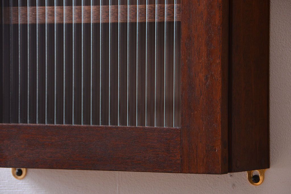 アンティーク家具　アンティーク　モールガラス入り!古い木製のお洒落な縦型壁掛け戸棚(2)