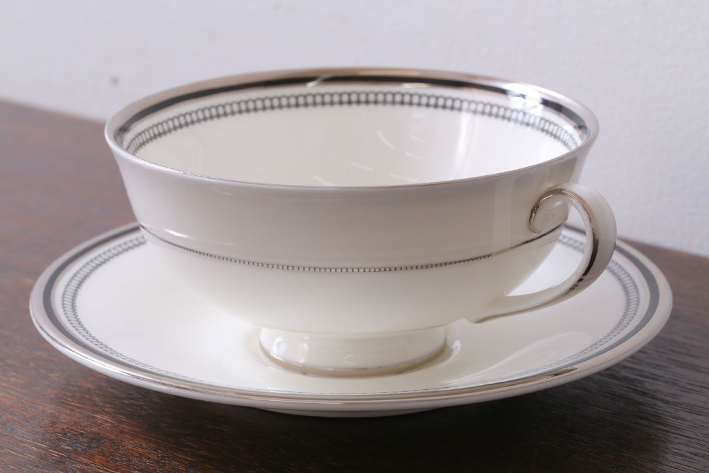 アンティーク雑貨　中古 イギリス ROYAL DOULTON(ロイヤルドルトン) SARABANDE(サラバンド)ダブルハンドルスープカップ&ソーサー(洋食器)