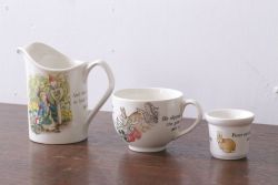 アンティーク雑貨　中古　イギリスWedgwood(ウェッジウッド)　ピーターラビット　カップなど3点セット(洋食器)