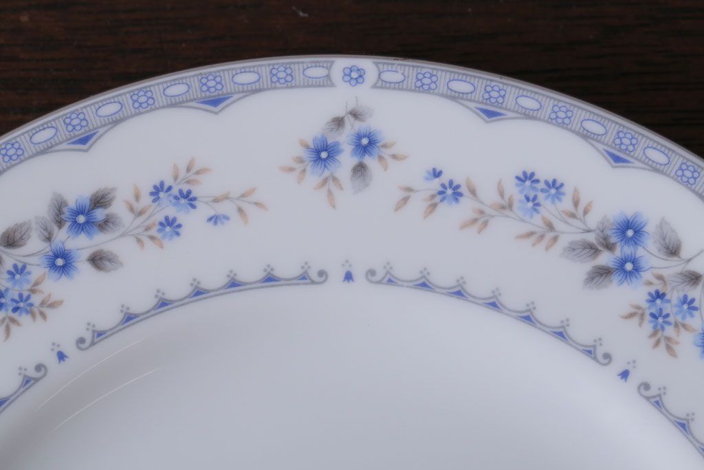 中古　イギリスWedgwood(ウェッジウッド)　GARDENIA(ガーデニア)　プレート2枚(洋食器)