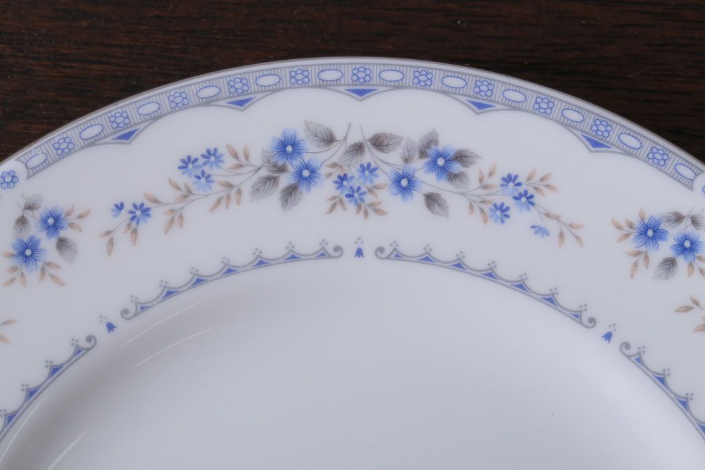 中古　イギリスWedgwood(ウェッジウッド)　GARDENIA(ガーデニア)　プレート2枚(洋食器)