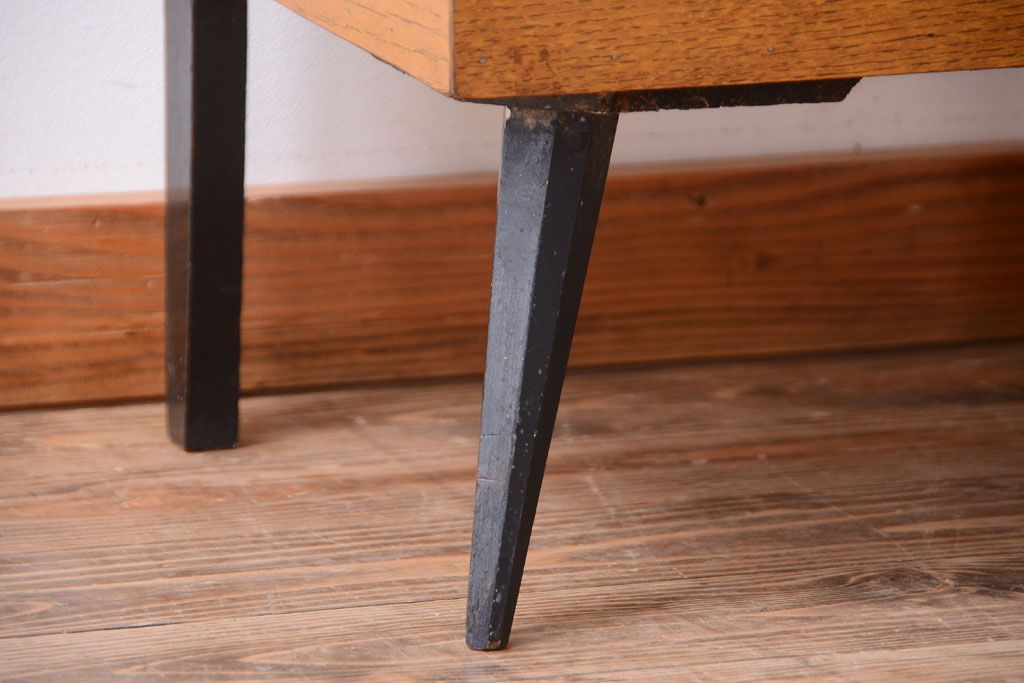 レトロ家具　昭和レトロ　脚付き!小ぶりな縦型ガラスケース