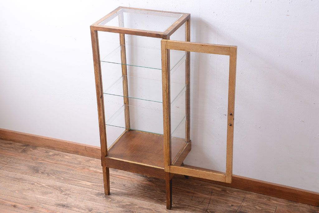 レトロ家具　昭和レトロ　脚付き!小ぶりな縦型ガラスケース