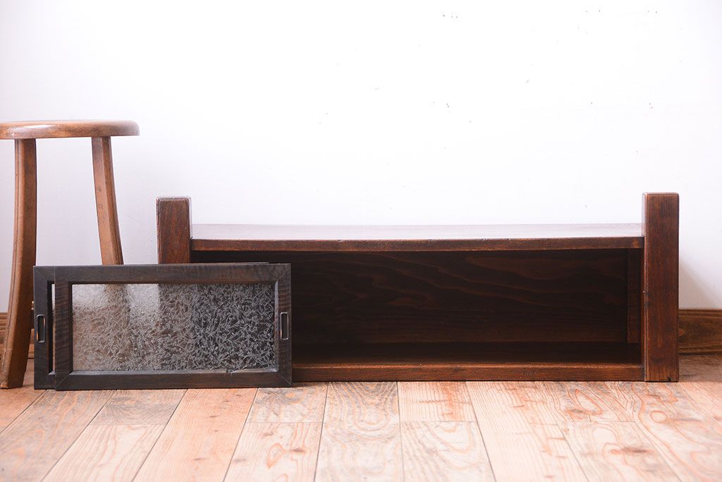 アンティーク家具　和製アンティーク　結霜ガラス引き戸の古い置床(置き床)