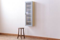 アンティーク家具　アンティークペイント　気泡ガラス扉!お洒落な縦型壁掛け戸棚(1)