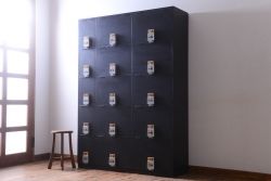 アンティーク家具　アンティーク　シックなブラックペイントの鍵付き下駄箱(2)