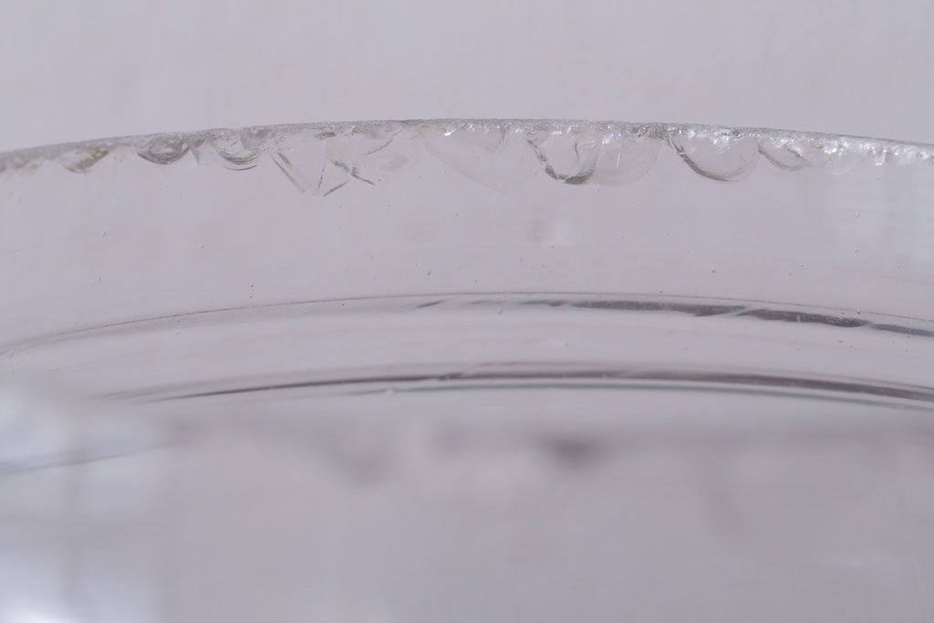 アンティーク雑貨　昭和レトロ　蓋付きのアンティークガラス瓶(ビン)