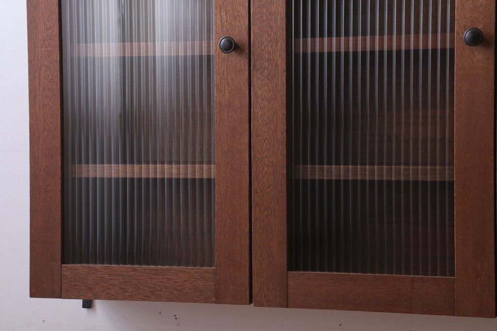 アンティーク家具　アンティーク　モールガラス入り!3つ扉の壁掛けキャビネット(収納棚)(2)
