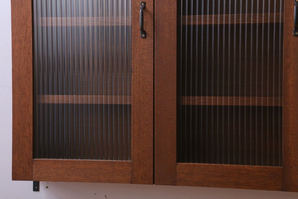 アンティーク家具　アンティーク　モールガラス入り!3つ扉の壁掛けキャビネット(収納棚)(3)