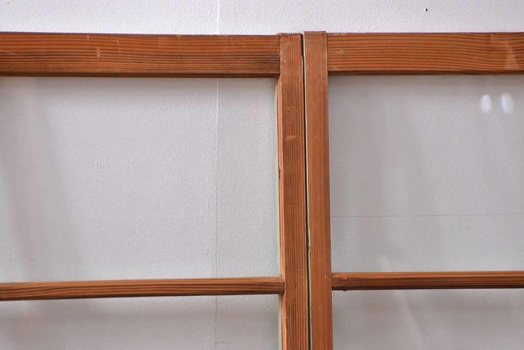 アンティーク　古い木味とペンキのはげたガラス戸4枚セット(窓)