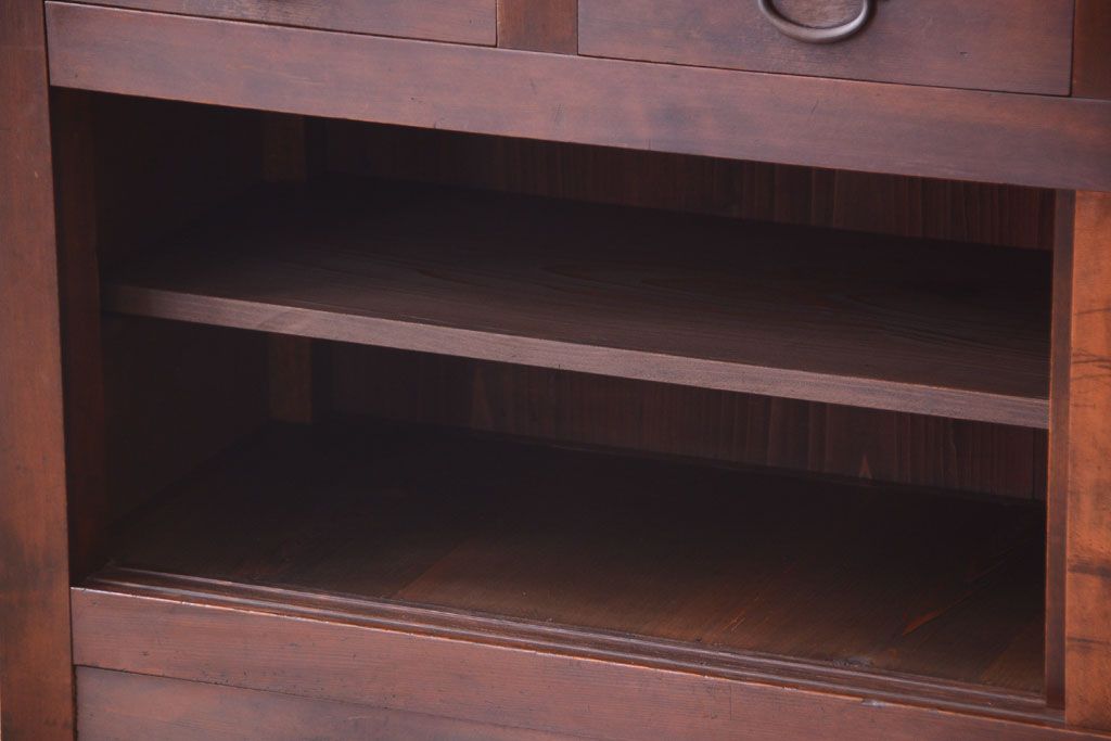 アンティーク家具　古民具・骨董　古い檜材の小ぶりで上品な二段重ね水屋箪笥