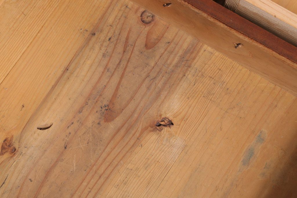 アンティーク家具　古民具・骨董　鉄脚付き!前面欅材の時代箪笥ローボード