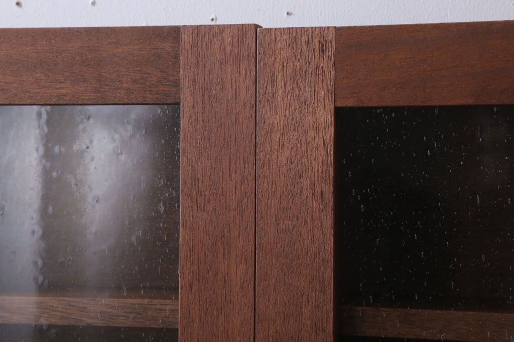 アンティーク家具　アンティーク　気泡ガラス入り!古い木のシンプルな壁掛け戸棚(3)