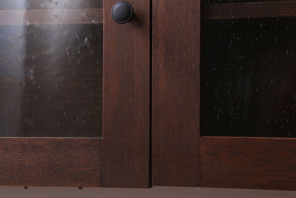 アンティーク家具　アンティーク　気泡ガラス入り!3つ扉の壁掛け横型キャビネット(収納棚)(2)
