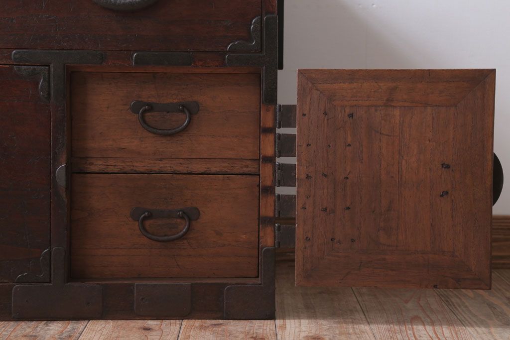 アンティーク家具　和製アンティーク　シンプルな丸金具の時代箪笥ローボード(3)