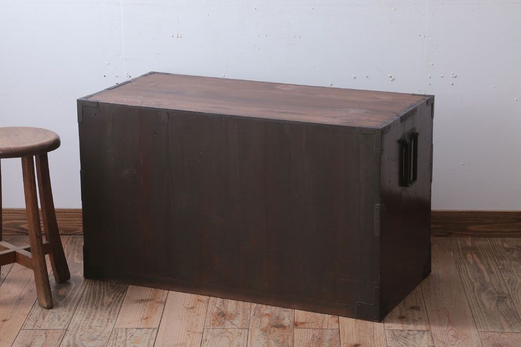 アンティーク家具　和製アンティーク　シンプルな丸金具の時代箪笥ローボード(3)