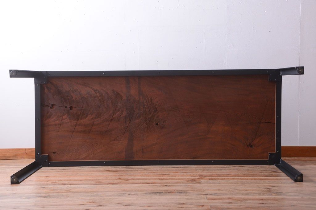 アンティーク家具　アンティーク　天板欅古材一枚板の鉄脚ダイニングテーブル(作業台)(2)