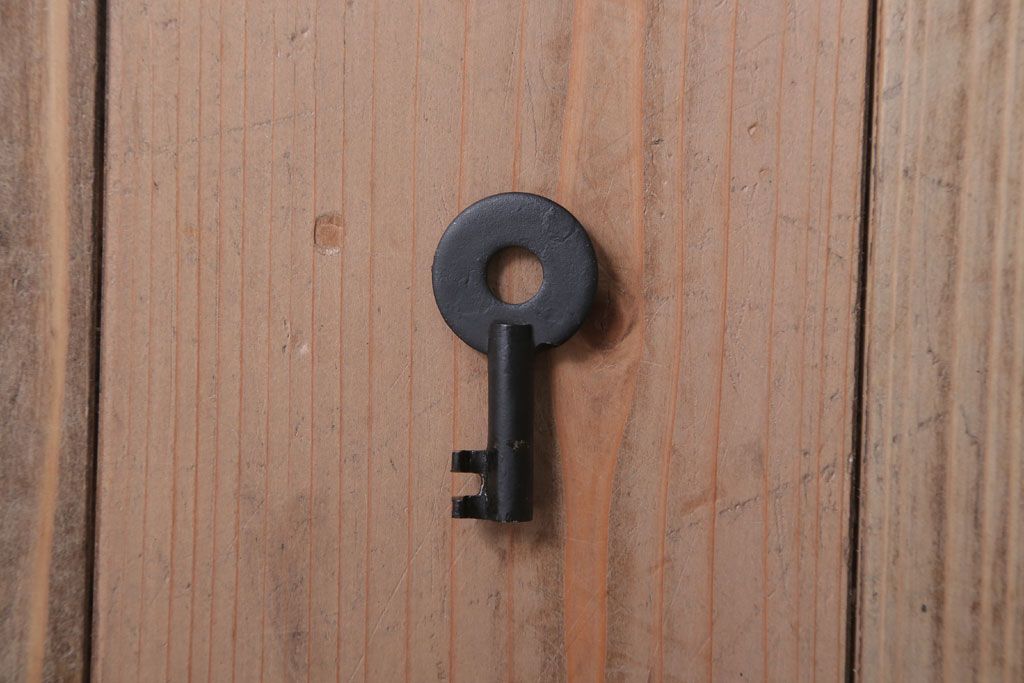 アンティーク家具　古民具・骨董　明治〜大正　総桐材!金具が立派な時代箪笥ローボード(衣装箪笥、桐箪笥、桐たんす)(2)