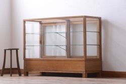 レトロ家具　昭和レトロ　古い木製のシンプルなアンティークガラスケース(ショーケース)(2)