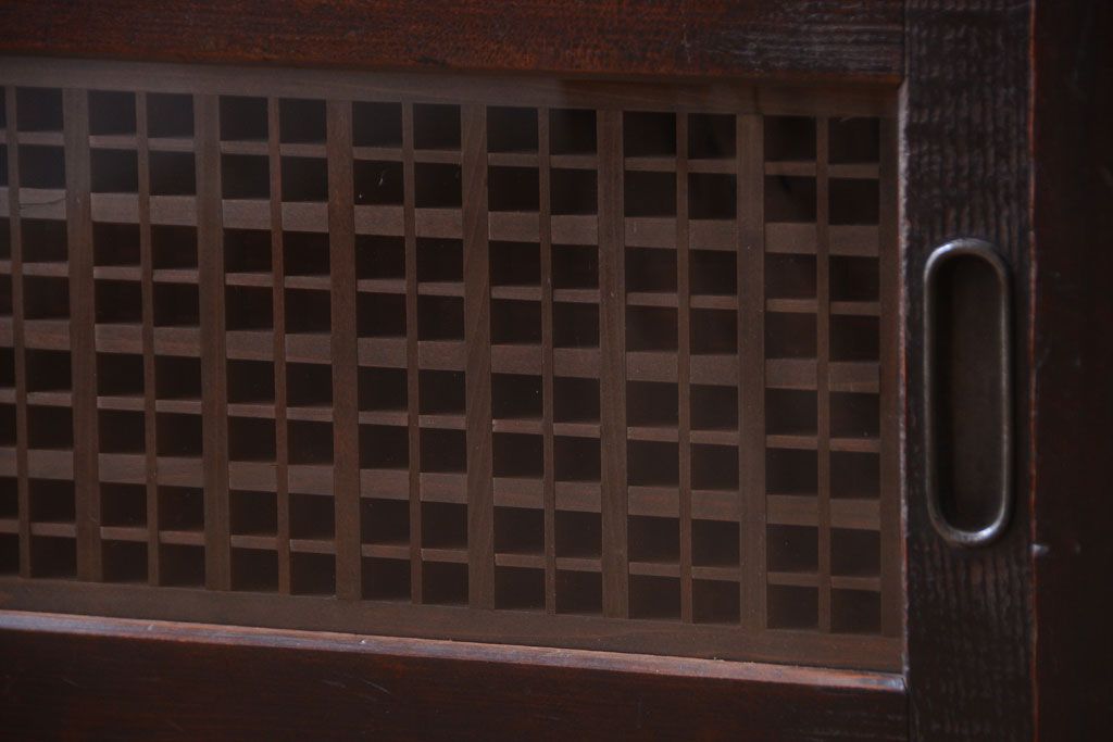アンティーク家具　和製アンティーク　古い木製の組子引き戸茶箪笥(収納棚)