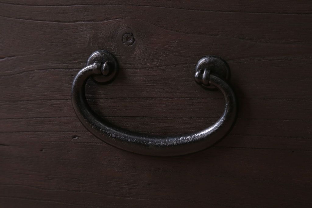 アンティーク家具　古民具・骨董　シンプルな丸金具の時代箪笥ローボード(1)