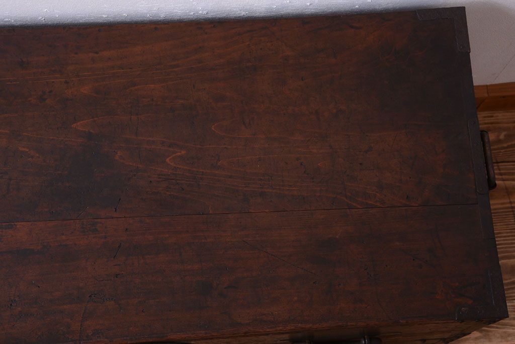 アンティーク家具　古民具・骨董　シンプルな丸金具の衣装箪笥ローボード(時代箪笥)(1)