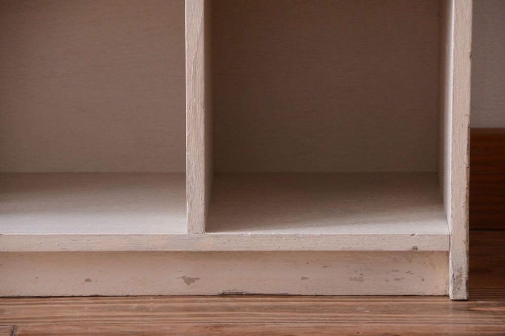 アンティーク家具　アンティーク　オリジナルペイント!白ペンキの古いマス目棚